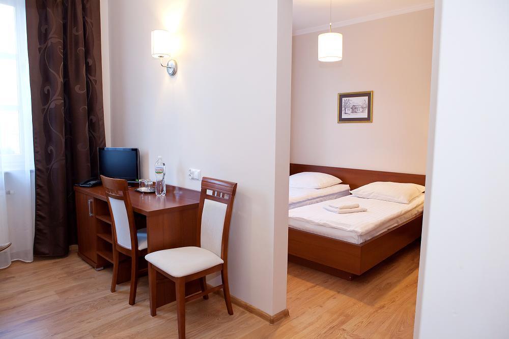 Hotel Srodmiejski เคียลเซ ภายนอก รูปภาพ