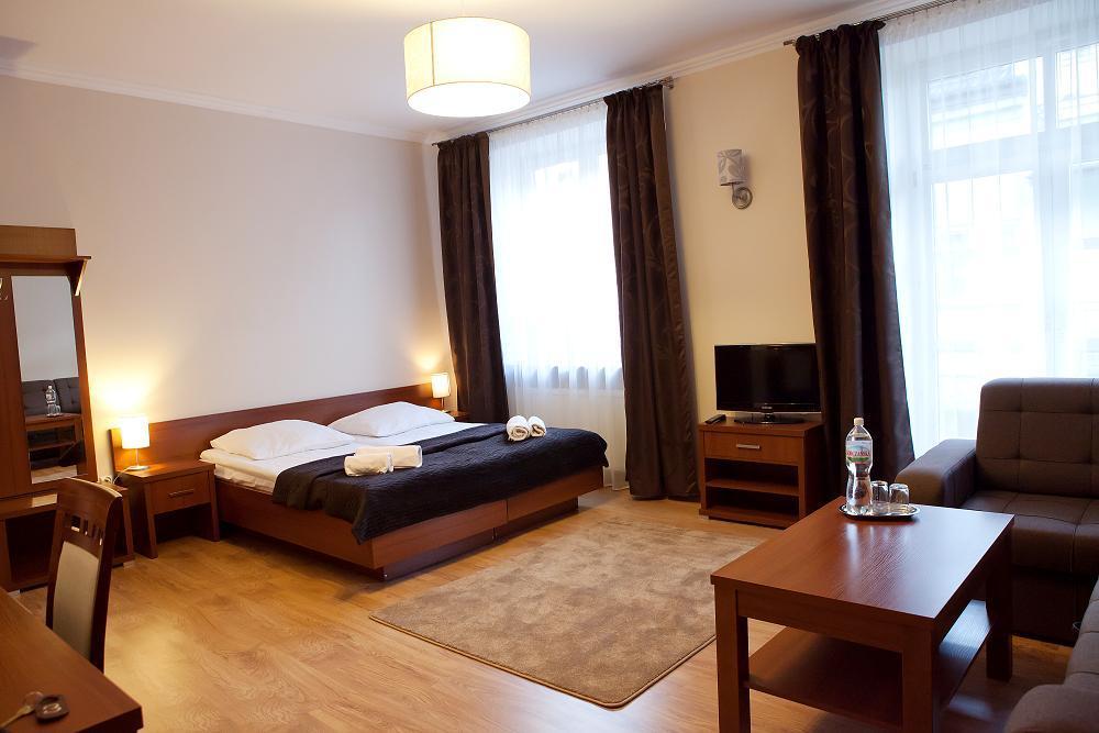 Hotel Srodmiejski เคียลเซ ภายนอก รูปภาพ