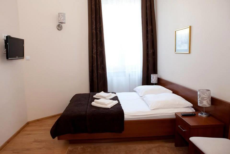 Hotel Srodmiejski เคียลเซ ภายนอก รูปภาพ