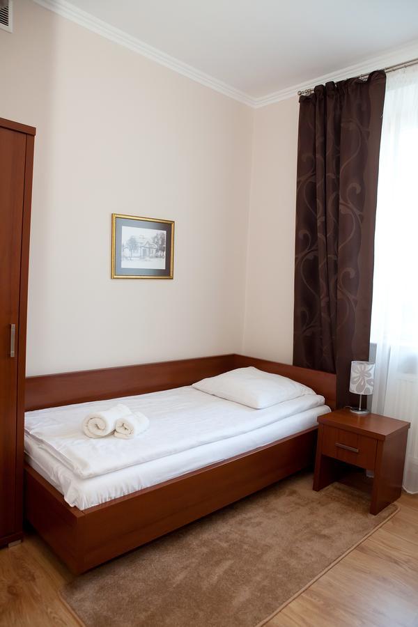 Hotel Srodmiejski เคียลเซ ภายนอก รูปภาพ